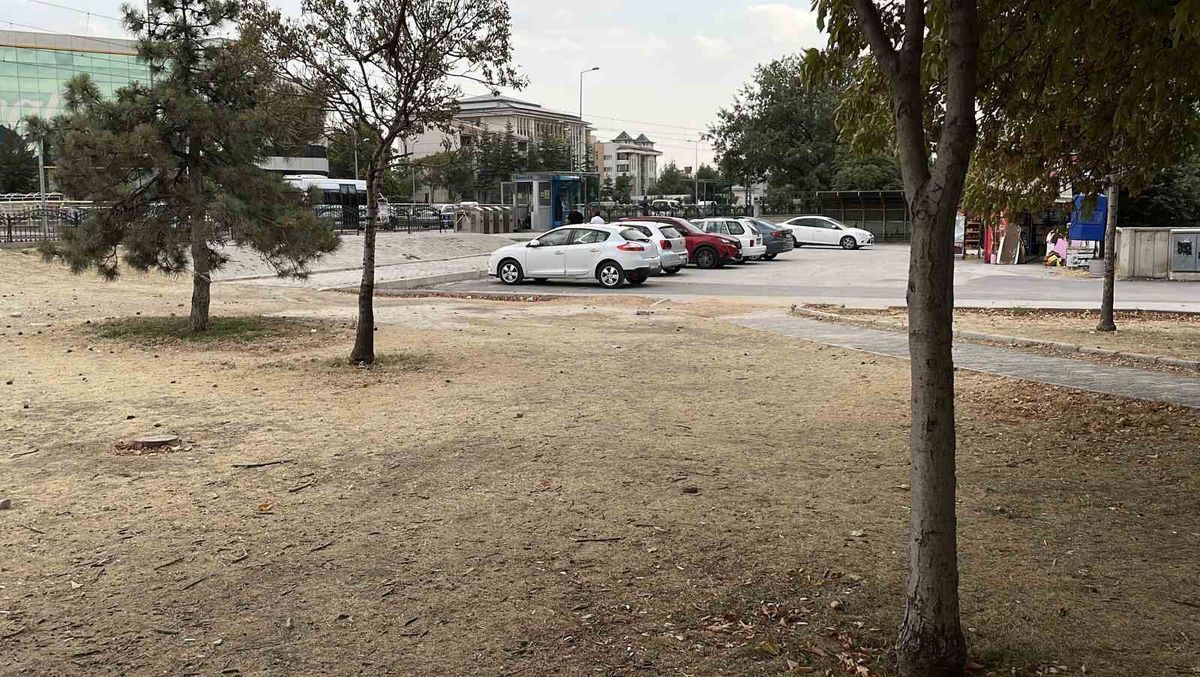 Konya'da Kıskançlık Kavgası: 15 Yaşındaki Kız Çocuğu Bıçaklandı