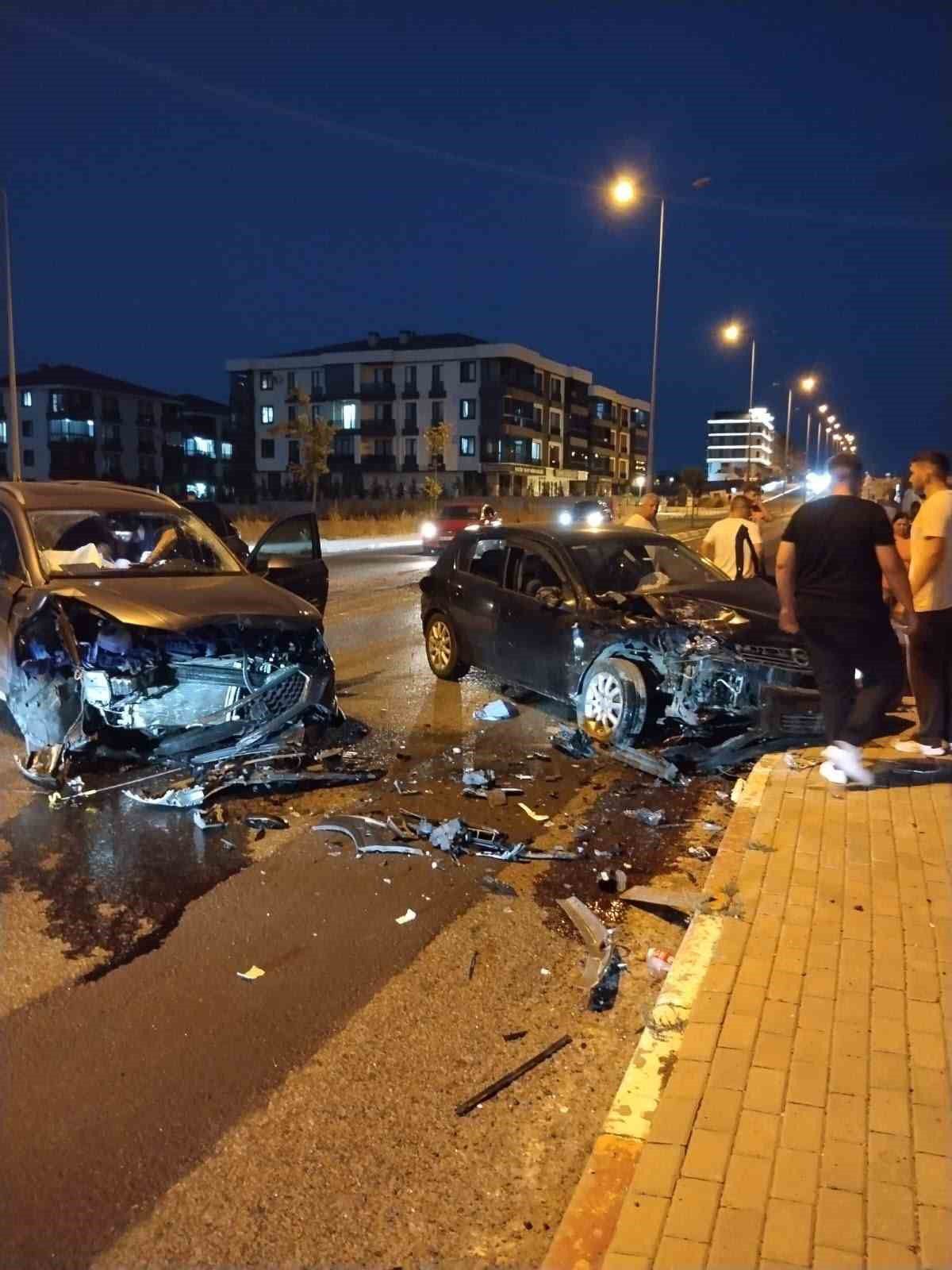 Lüleburgaz’da otomobil ile SUV araç çarpıştı: 8 yaralı