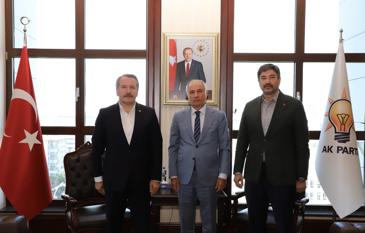 Memur-Sen'den AK Parti'ye ziyaret: Ücret ve ek gösterge gündemi