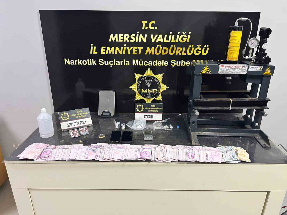 Mersin'de Sokak Satıcılarına Uyuşturucu Operasyonu: 3 Tutuklama