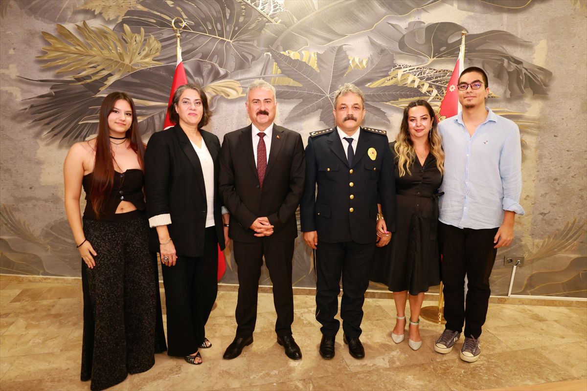 Mersin Emniyet Müdürü terfi eden personelle buluştu