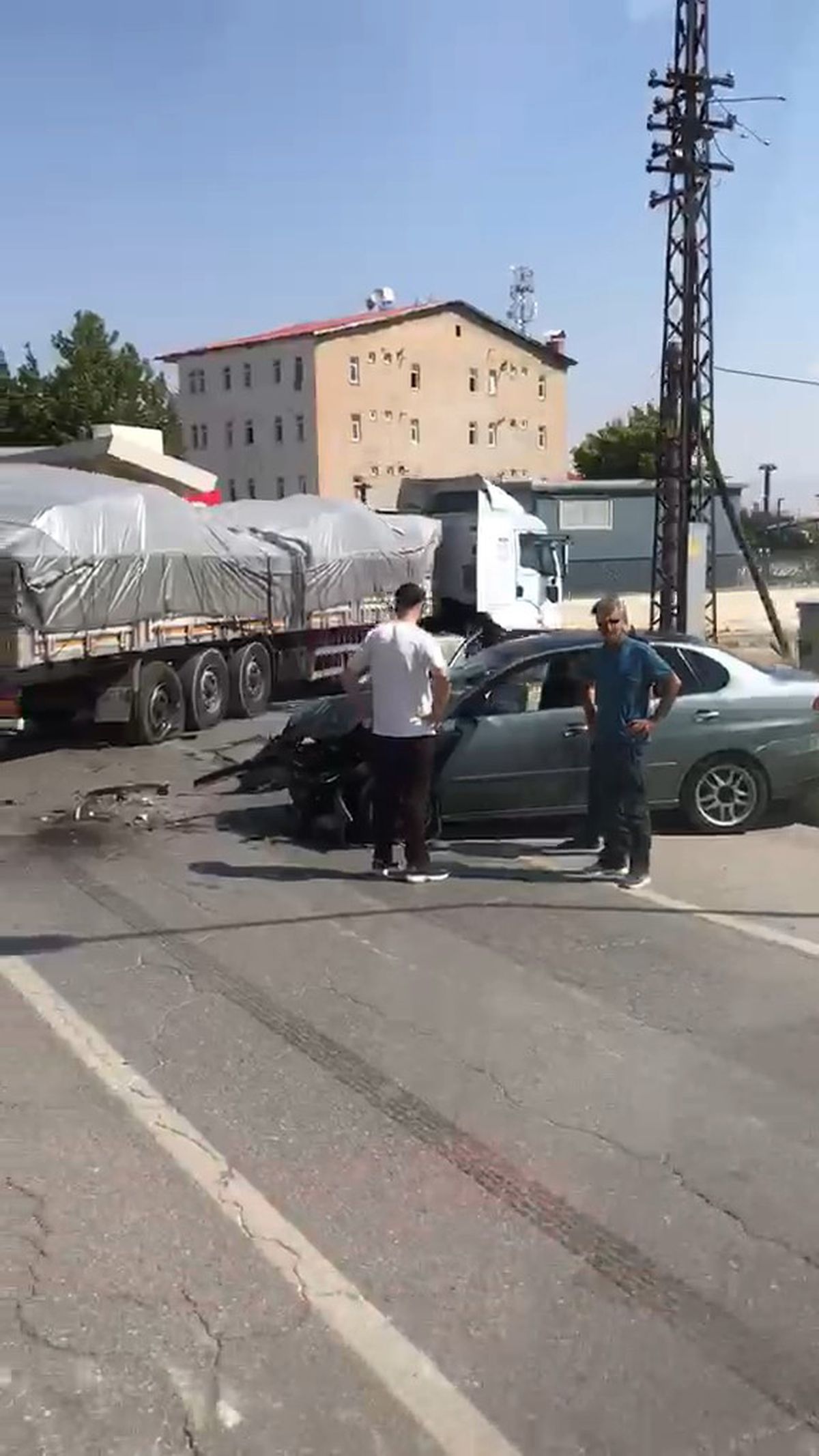 Muş'ta Tır ile Otomobil Çarpıştı: 1 Yaralı