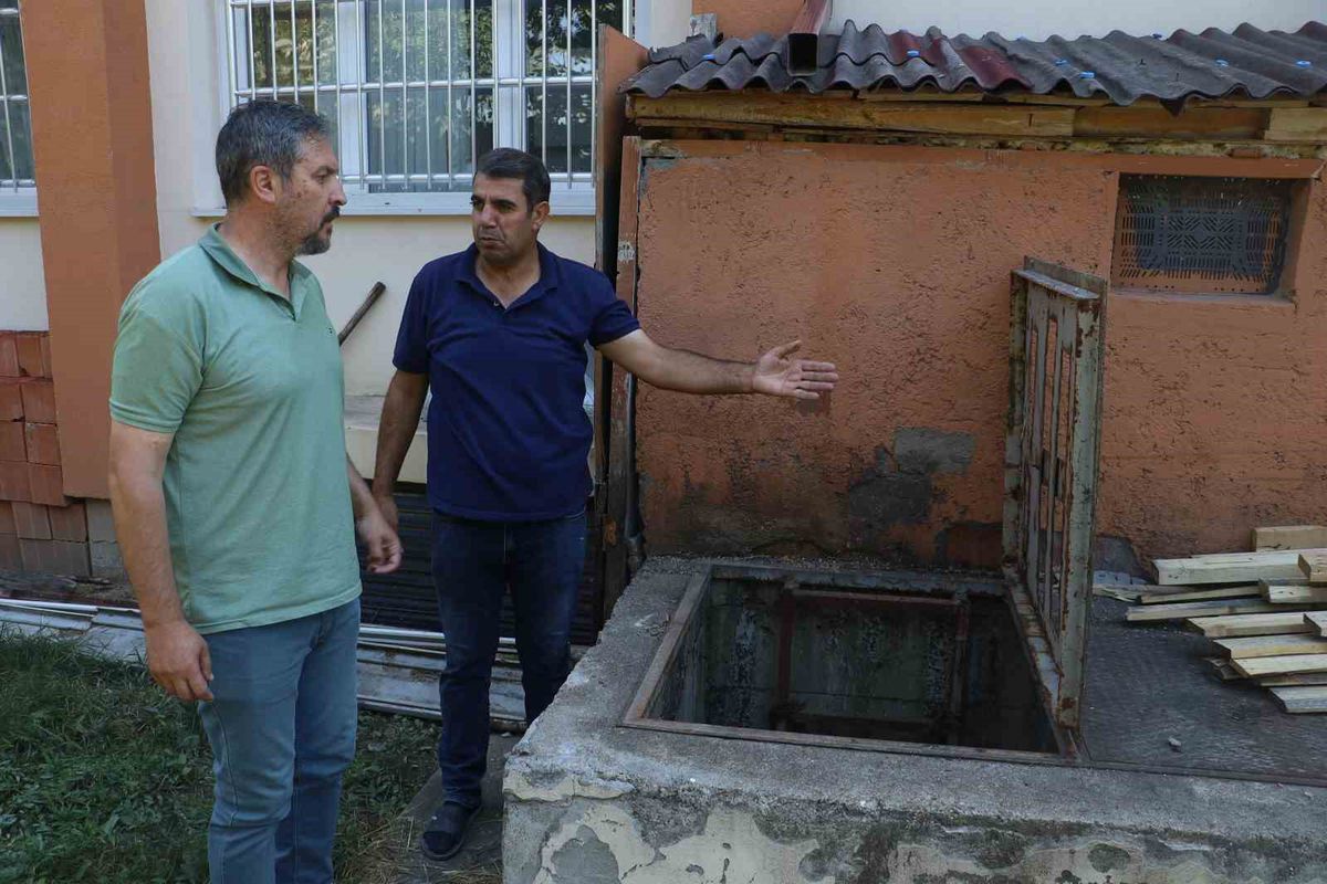 Sivas'ta Kediyi Kuyudan Kurtaran Temizlik Görevlisi