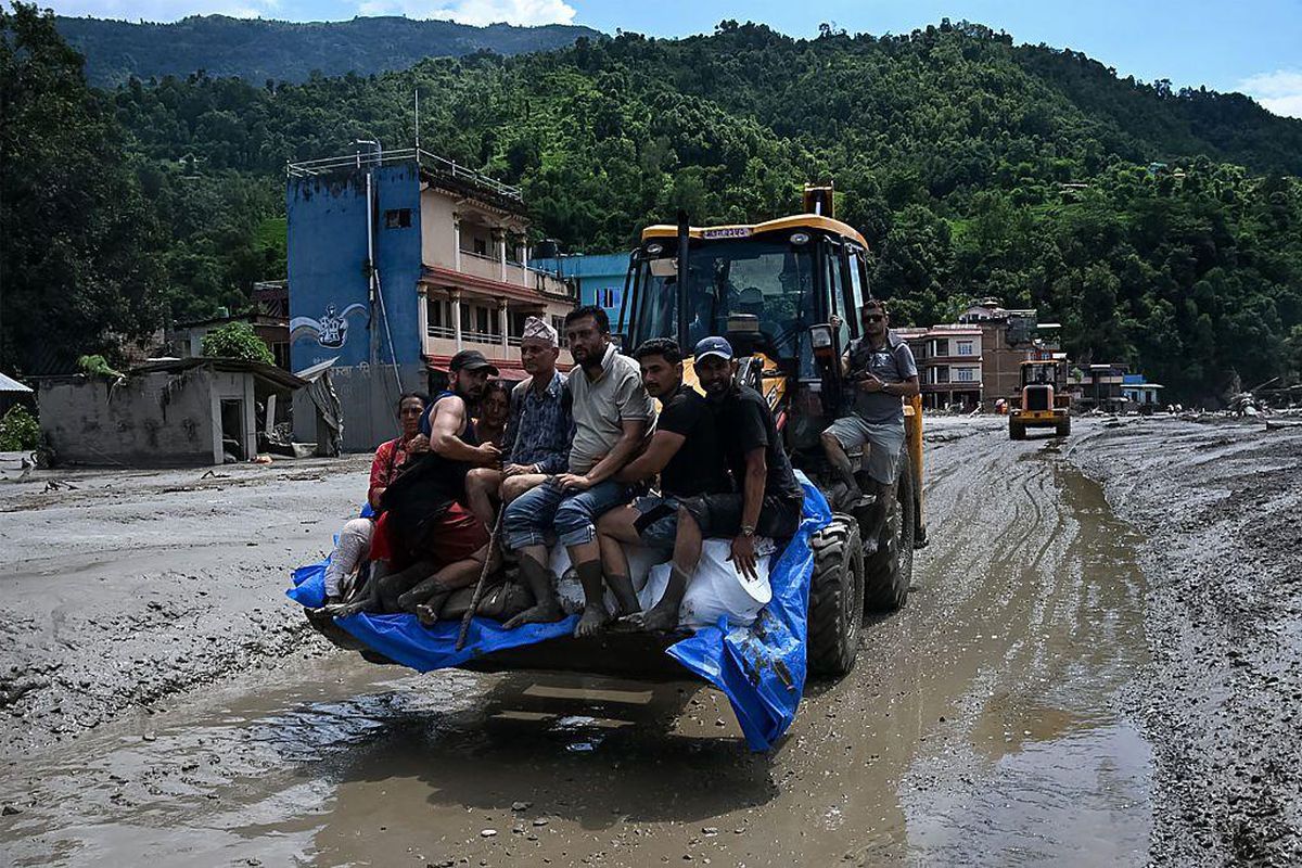 Nepal'deki Büyük Sel Felaketi: Gözler Önünde Kaybolan Hayatlar ve Umutsuz Bekleyiş