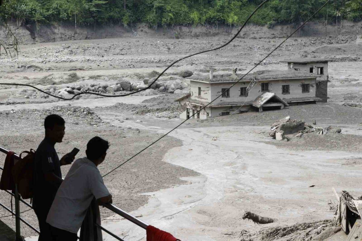 Nepal-Çin sınırında sel felaketi: 177 ölü, 826 kayıp