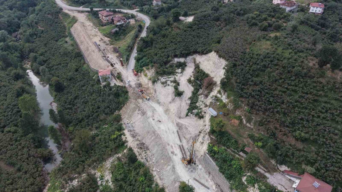 Ünye-Akkuş Yolu İçin Fore Kazık Çalışmaları Sürüyor
