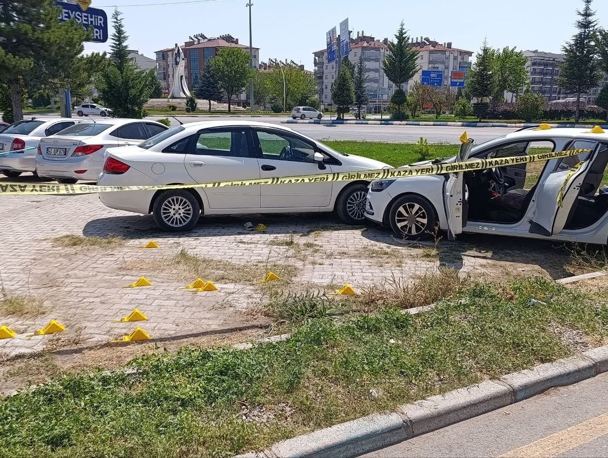 Beyşehir'de husumet dehşeti: Araçla çarpıp silahla ateş açtılar