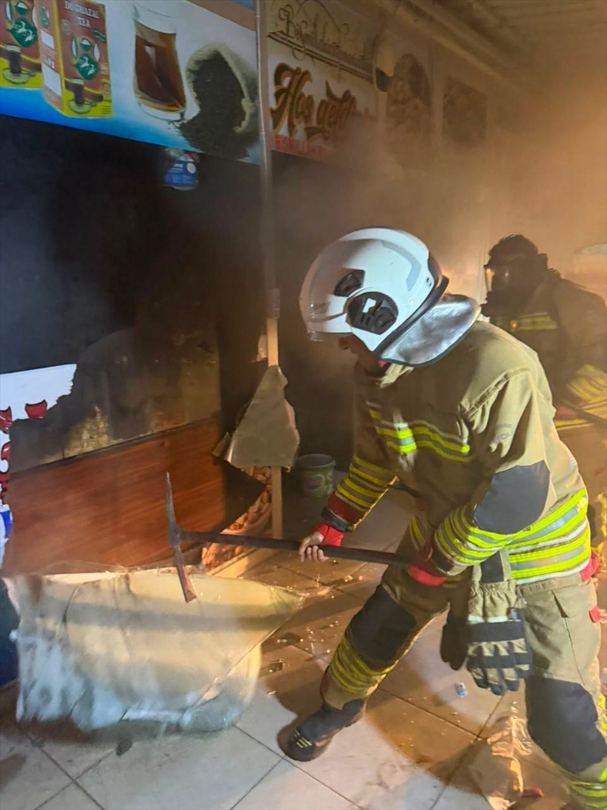Reyhanlı'da Market Yangını Söndürüldü