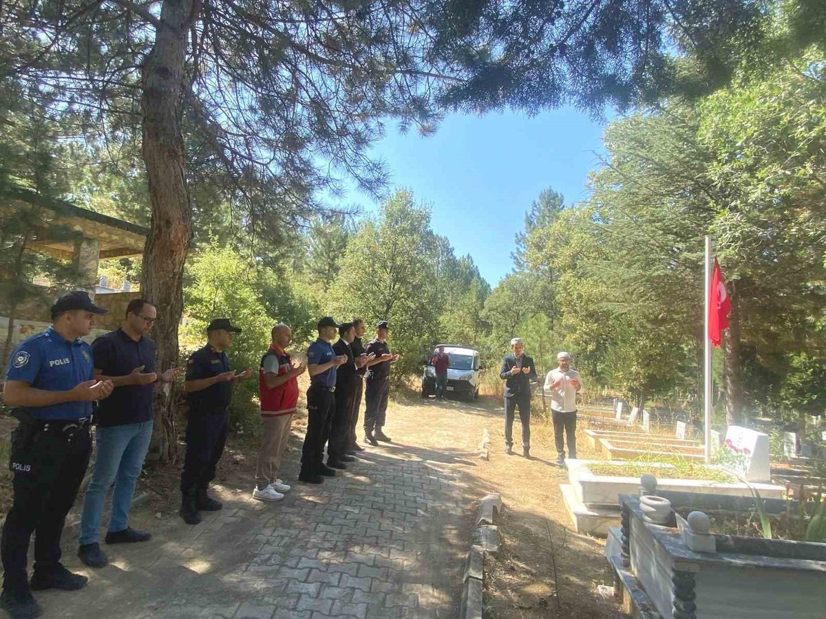 Şehit Piyade Er İlyas Ercan Aslan, Kabri Başında Dualarla Anıldı