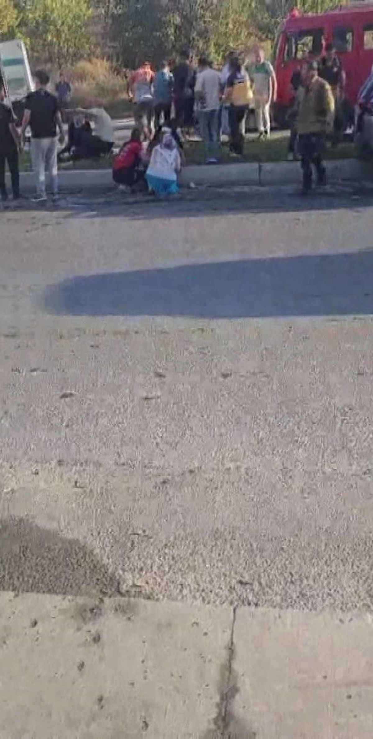 Sultangazi'de Cip, Park Halindeki Hafriyat Kamyonuna Çarptı: 6 Yaralı
