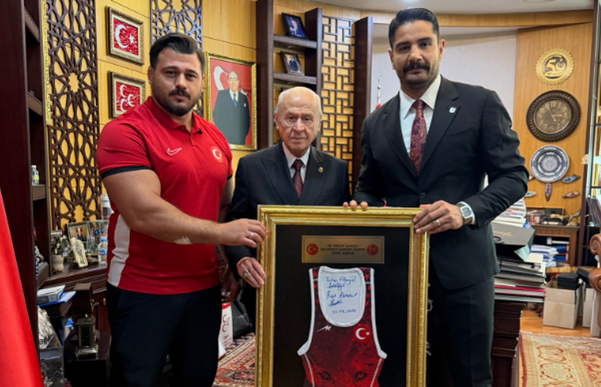 Taha Akgül, Rıza Kayaalp ve Namık Aliyev'den MHP Lideri Bahçeli'ye güreş ziyareti