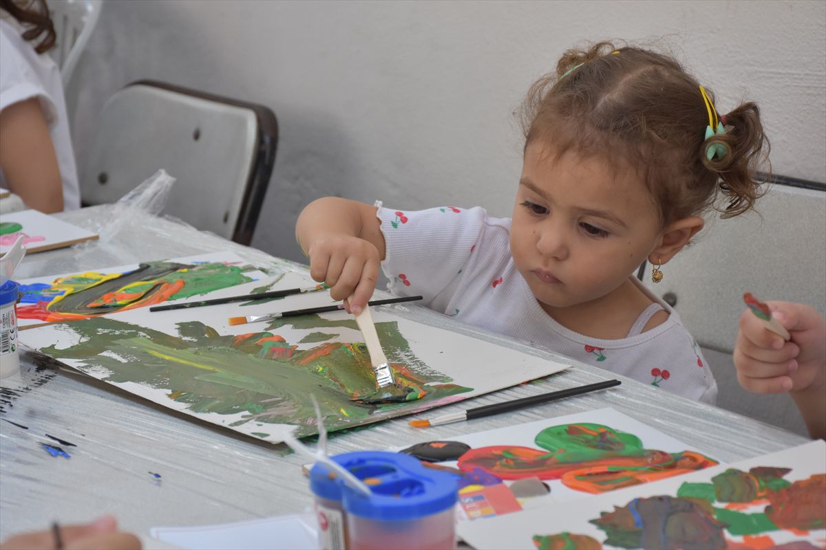 Akçaabat'ta çocuklar resim atölyesinde buluştu