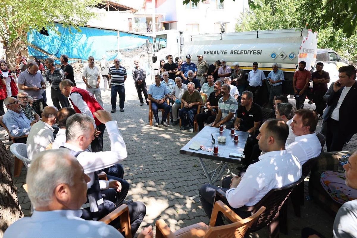 Erzincan Valisi yangın bölgesinde incelemelerde bulundu