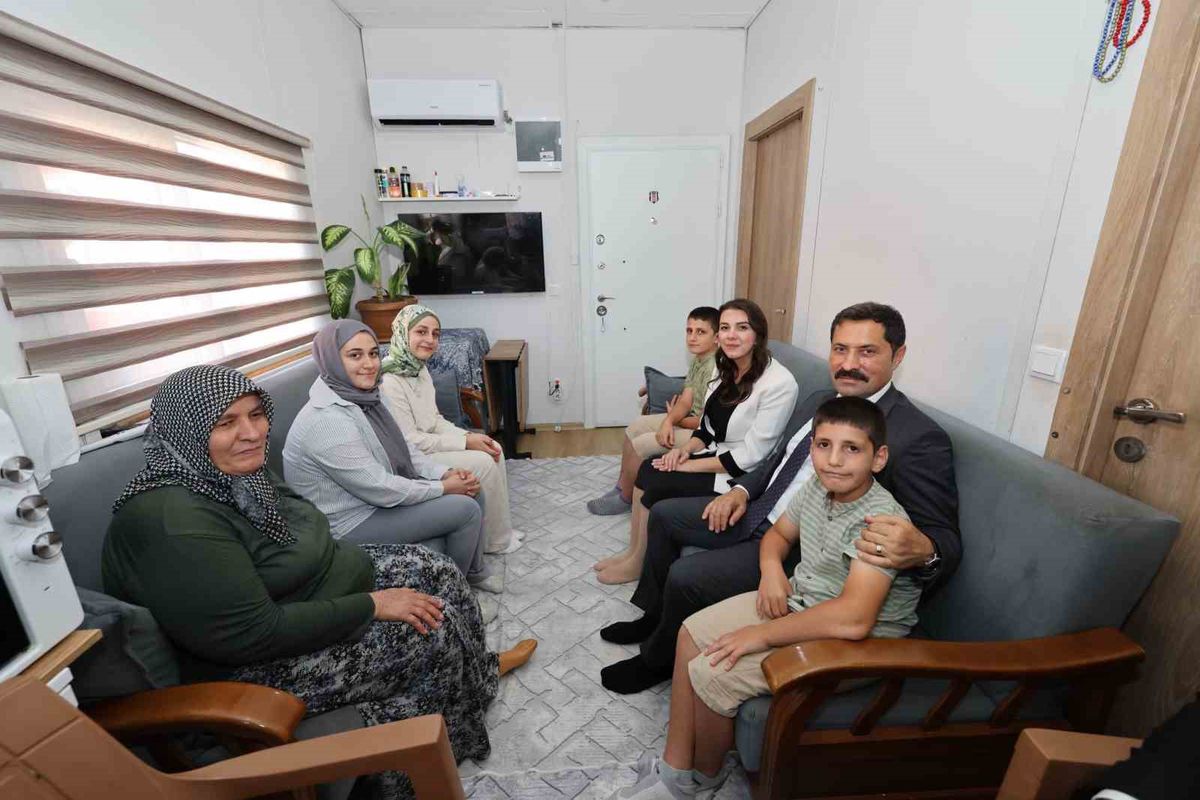 Hatay Valisi Masatlı ve Eşi, Bilgin Kardeşleri Evlerinde Ziyaret Etti