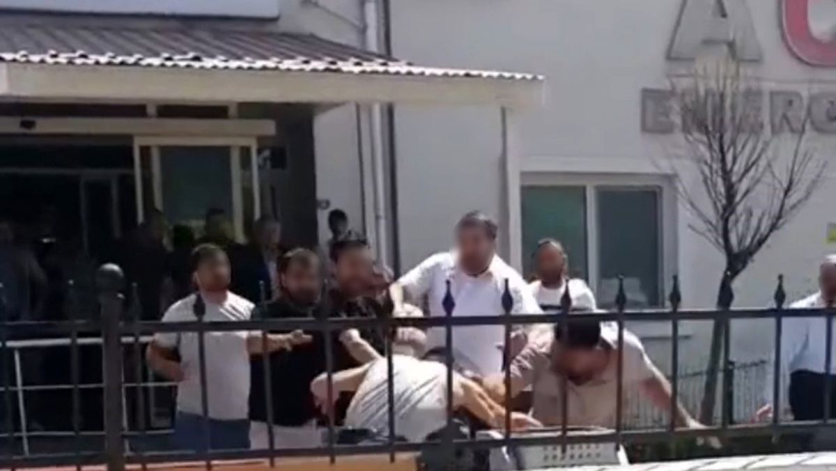 Muradiye'de aile kavgasında yaralanan genç hayatını kaybetti