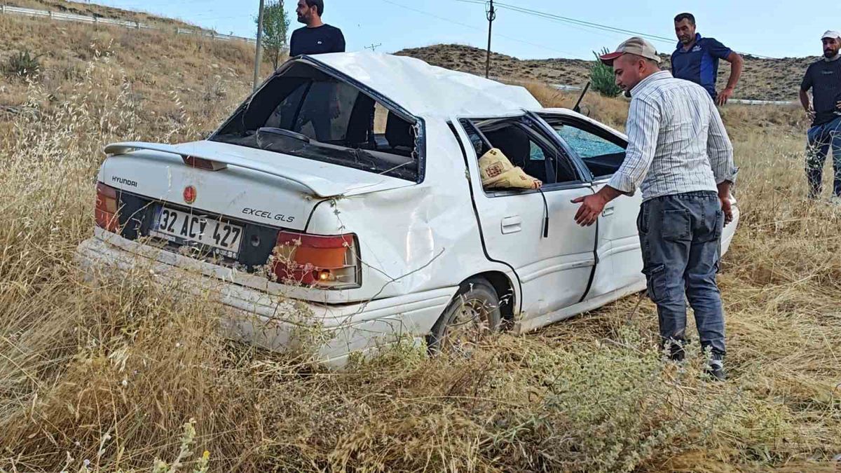 Yalvaç'ta Otomobil Şarampole Devrildi: Sürücü Yaralandı