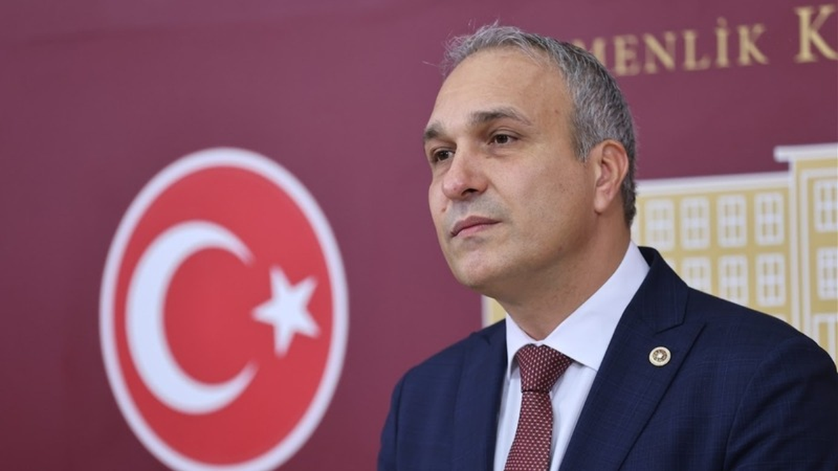 YENİ Parti'den Eğitim Çalışanlarına Bir Maaş İkramiye Teklifi