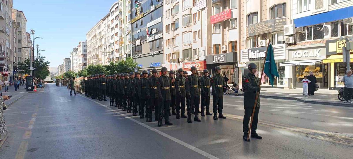 Sivas'ta 30 Ağustos Zafer Bayramı Tören Provası Büyük İlgi Gördü