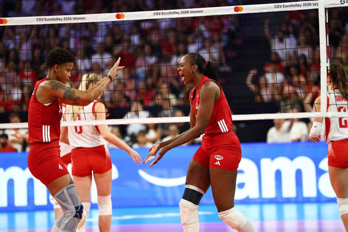 Milliler Polonya'ya 3-2 Yenildi, Son 16'da Azerbaycan Maçına Çıkacak