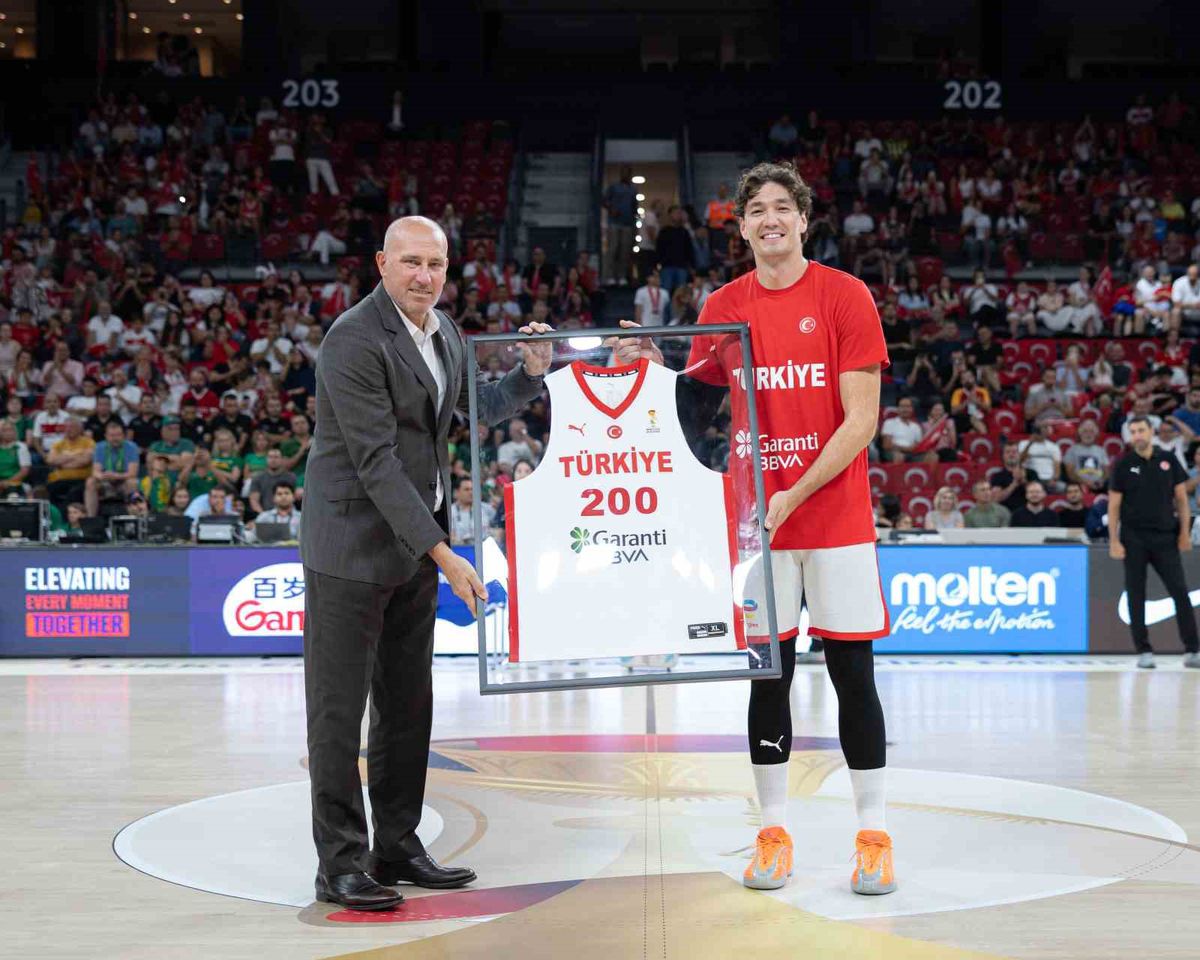 Milliler Litvanya'yı 94-66 Devirdi