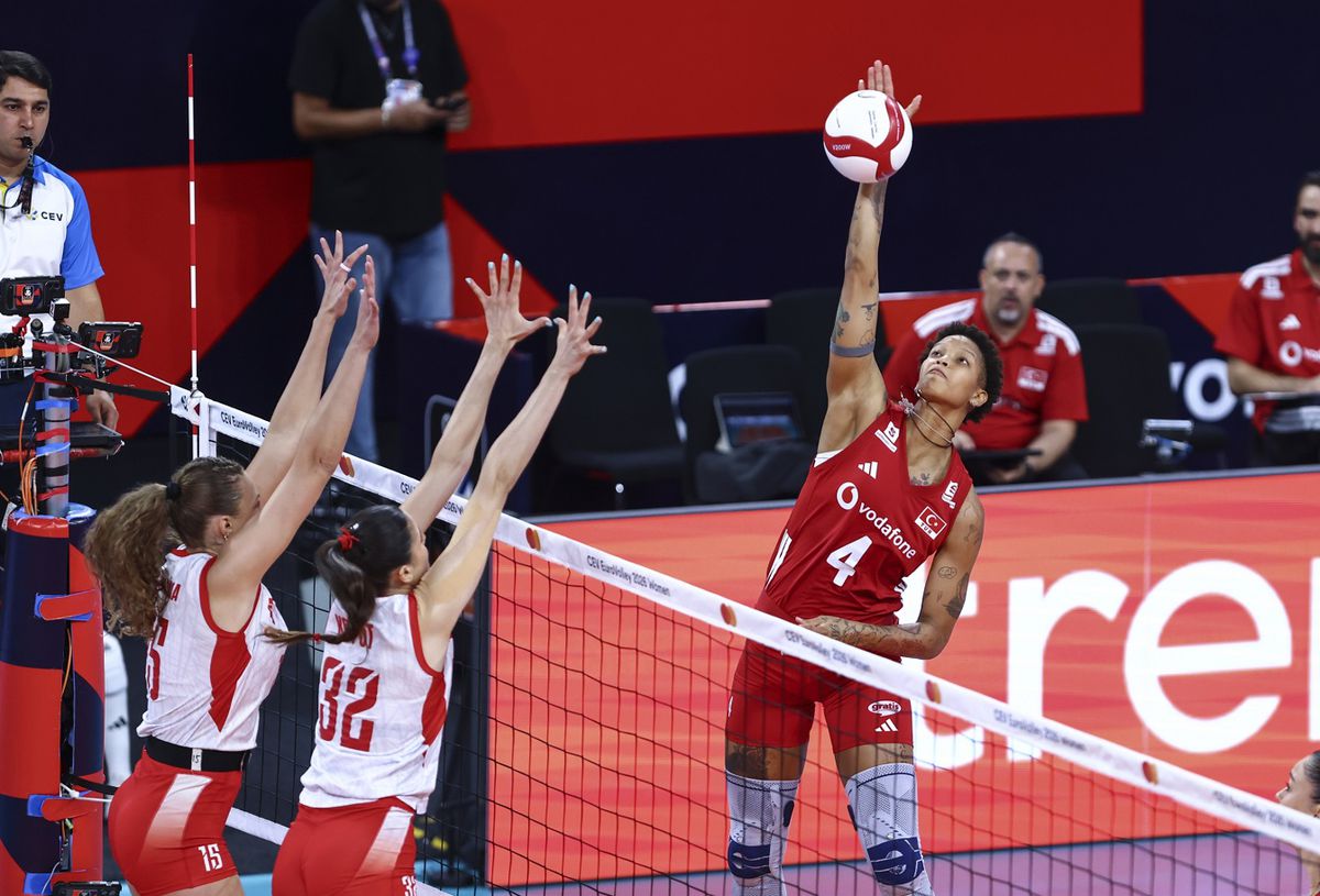 Milliler Polonya'ya 3-2 mağlup, son 16'da Azerbaycan rakibi
