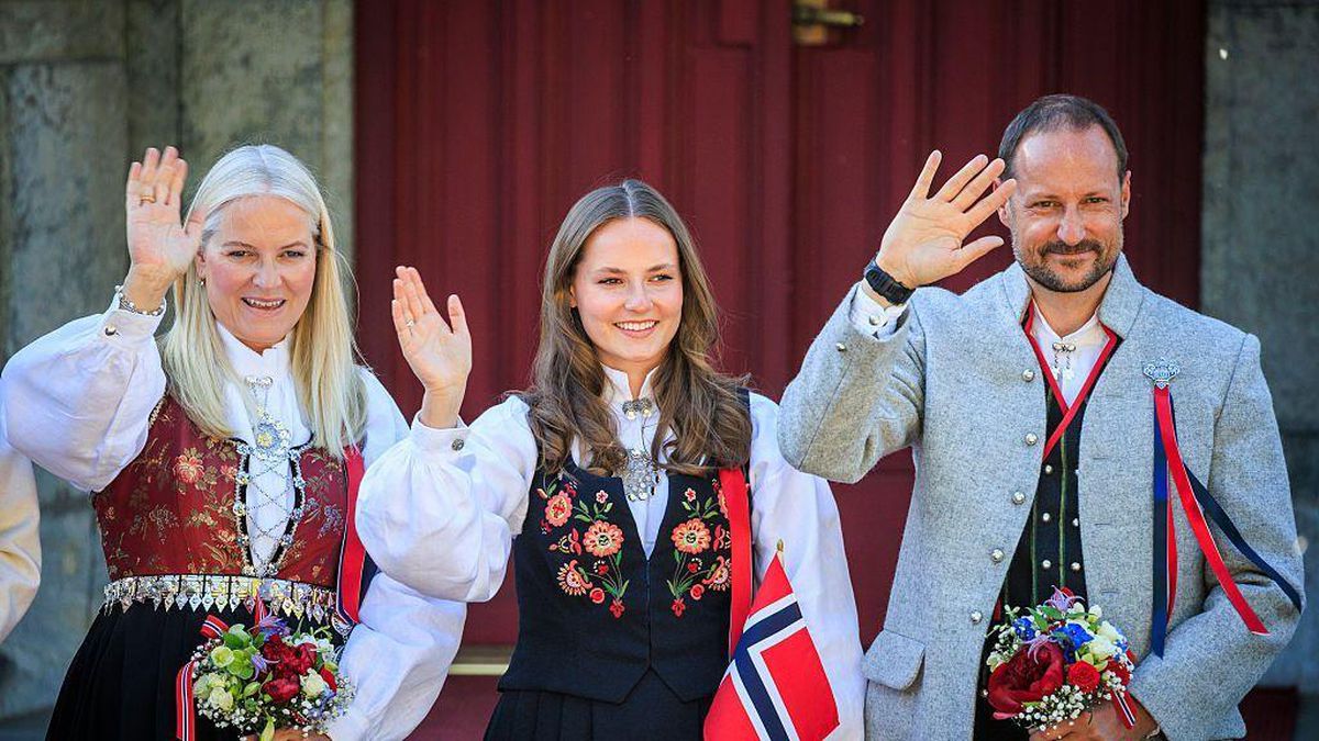 Kral 8. Haakon Norveç Tahtına Çıktı