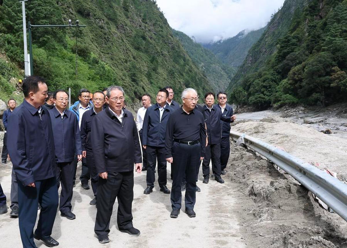 Başbakan Li Qiang, Xizang'daki Heyelan Felaketi Sonrası Kurtarma Çalışmalarını Yerinde İnceledi