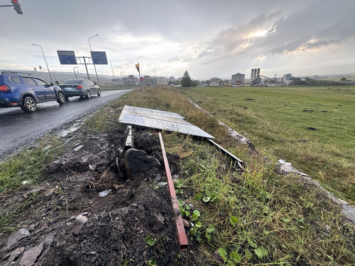 Ardahan'da Şiddetli Sağanak ve Dolu Hayatı Olumsuz Etkiledi