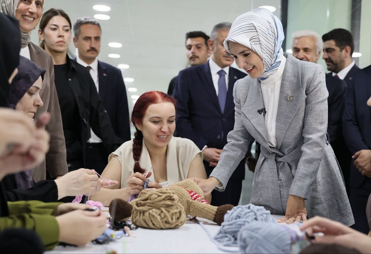 Bakan Göktaş, Mardin'deki Kadın ve Aile Destek Merkezi'ni ziyaret etti