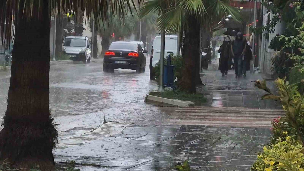 Bartın'da Sağanak Hayatı Olumsuz Etkiledi