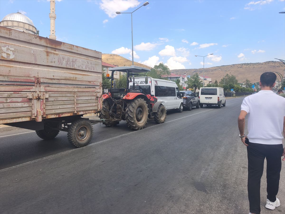 Bingöl'de Zincirleme Kaza: 4 Araç Hasar Gördü