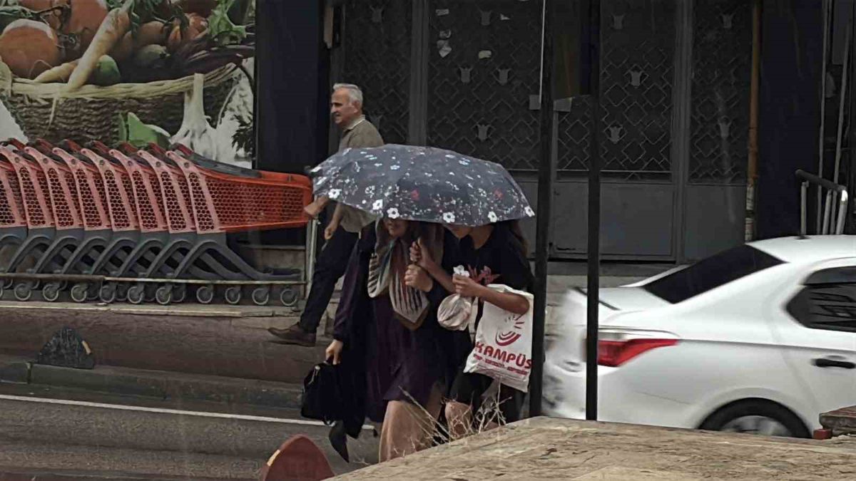 Bolu'da Ani Sıcaklık Düşüşü: 30'dan 15'e, Sağanak Yağış Etkili
