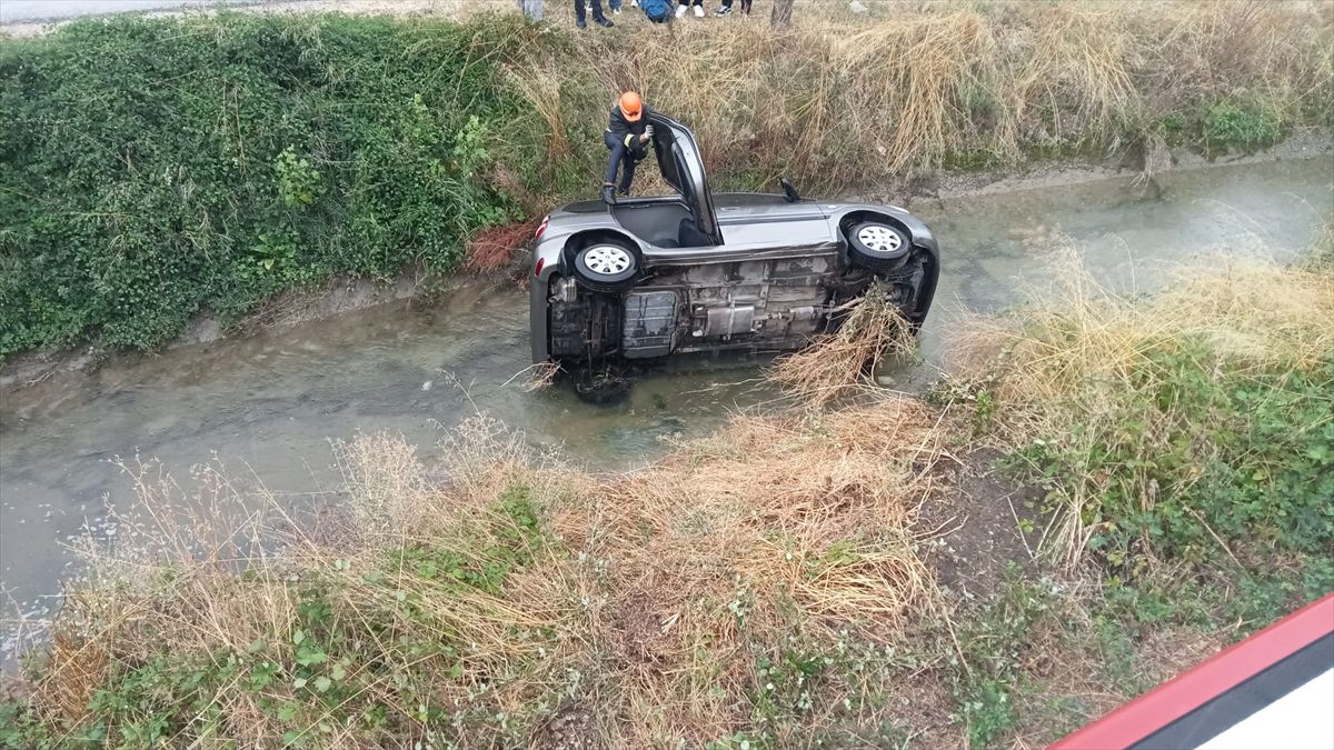 Bolu'da otomobil su kanalına düştü: 1 yaralı