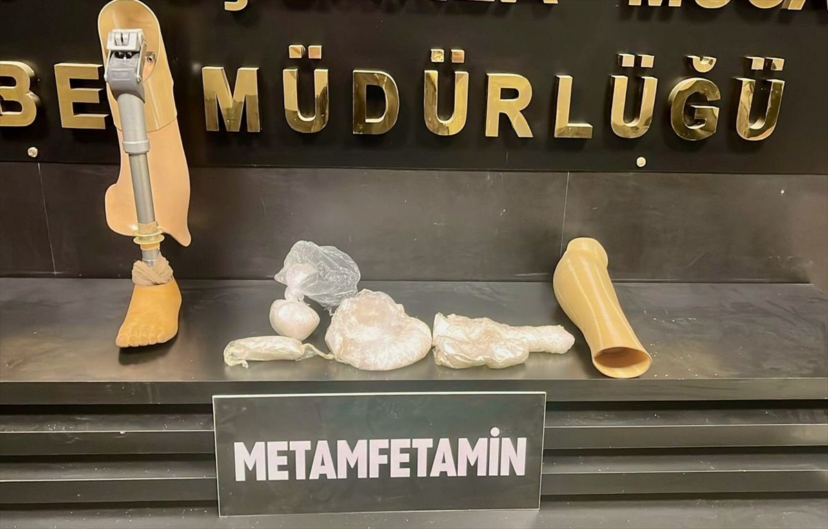 Protez bacakta uyuşturucu: 830 gram ele geçirildi