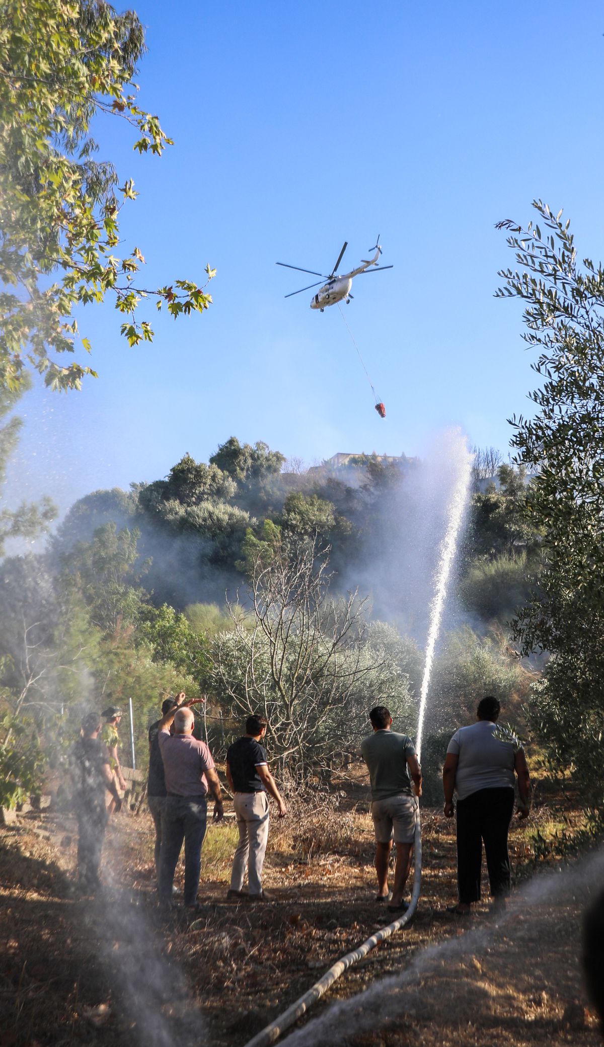 Antalya'da Çalılık Yangını Evlere Sıçradı: 1 Ev Küle Döndü