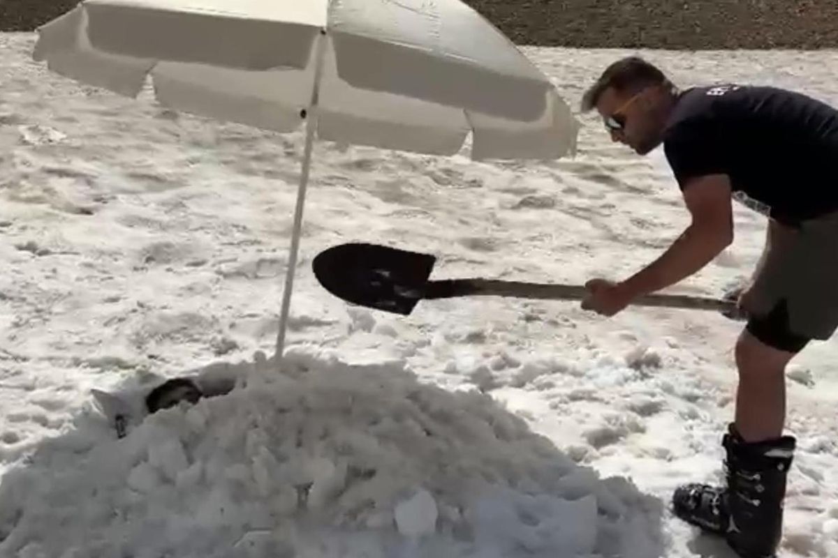 Şehir sıcaktan kavruldu, onlar karın tadını çıkardı
