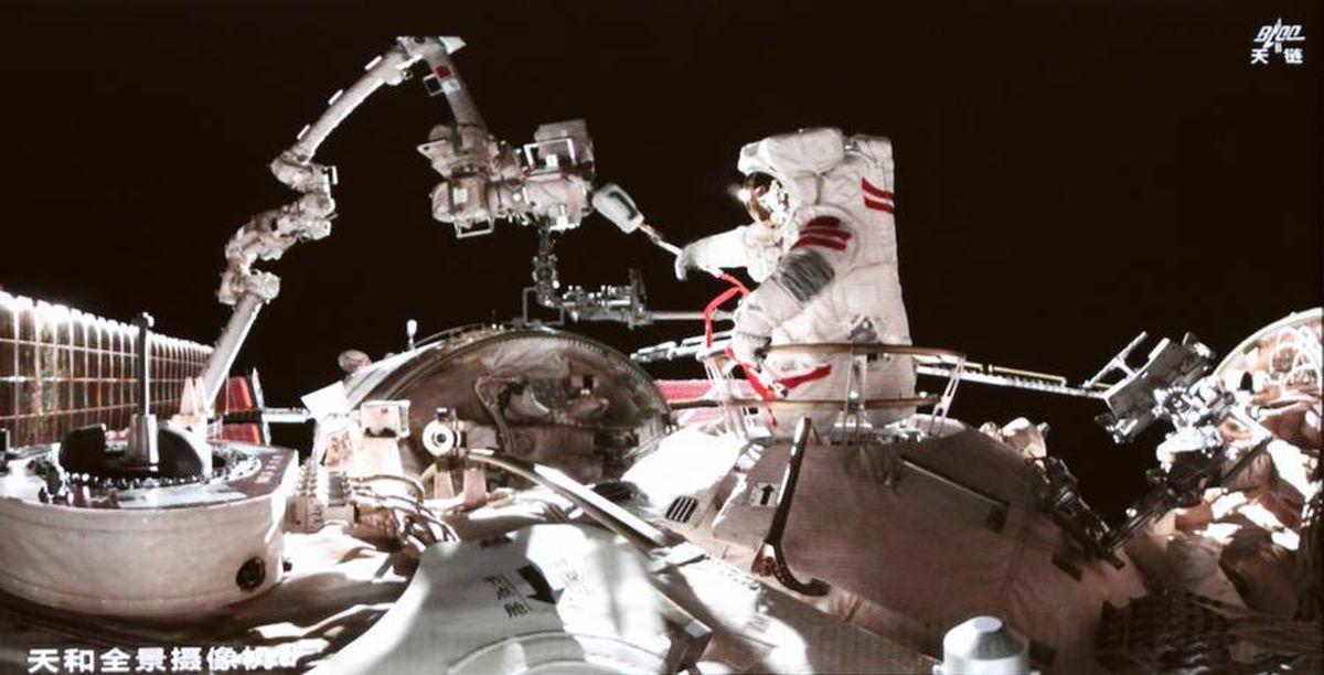 Shenzhou-23 Mürettebatı İlk Uzay Yürüyüşünü Tamamladı