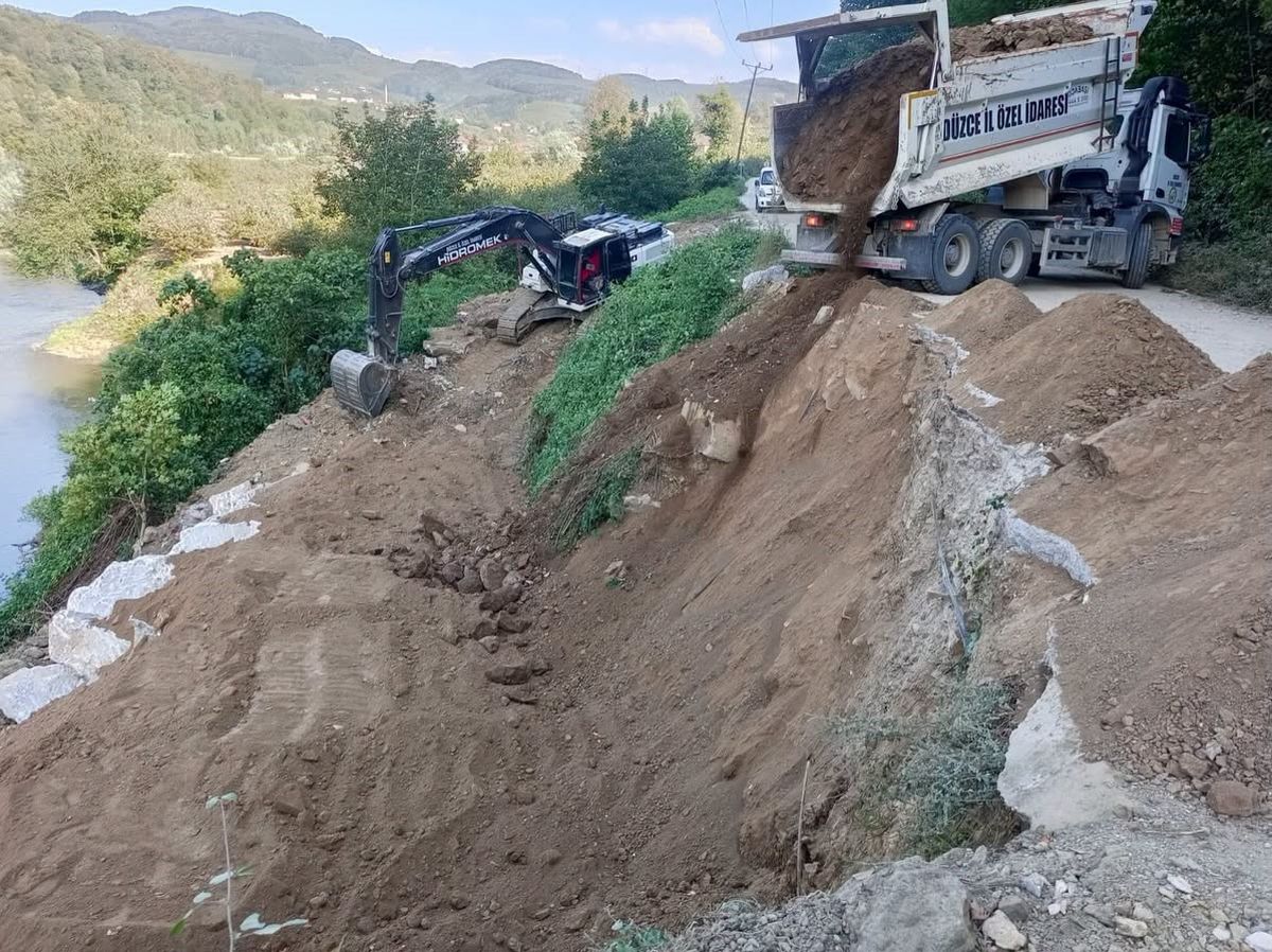 Dokuzdeğirmen Köyü'nde Heyelan Çalışmaları Sürüyor