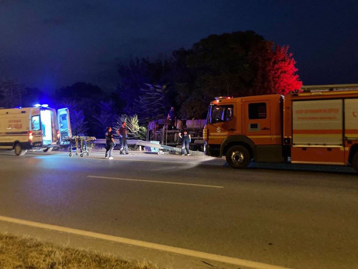 Hatay'da Tır Devrildi: Sürücü Yaralandı