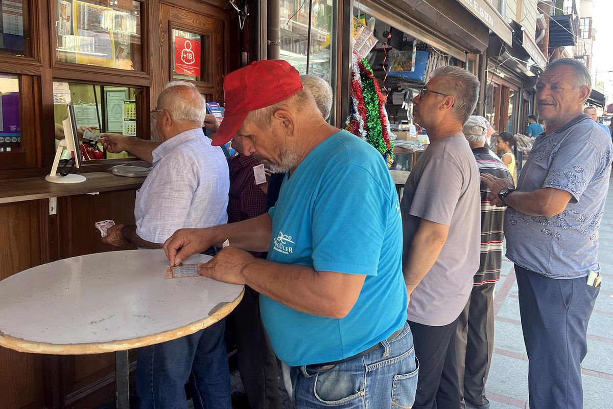 Bir il bu olayı konuşuyor! 100 lira verdi, 8 milyon TL kazandı