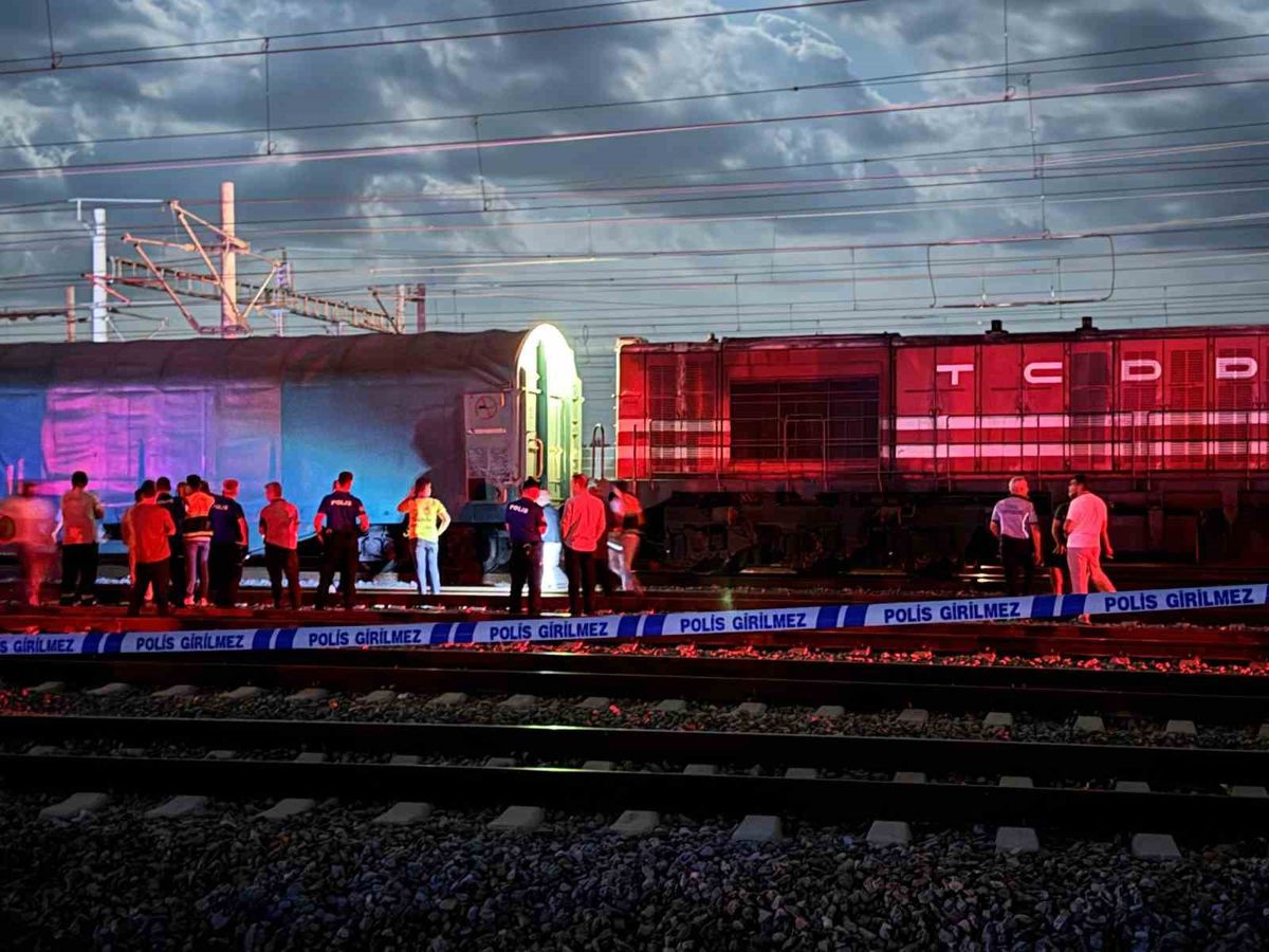 Edirne'de Tren Garında İşçi Elektrik Akımına Kapılarak Hayatını Kaybetti