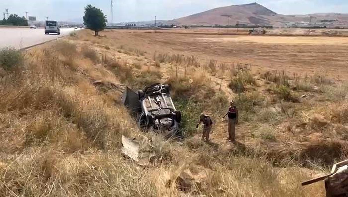 Elazığ'da Şarampole Devrilen Otomobilde 1 Yaralı