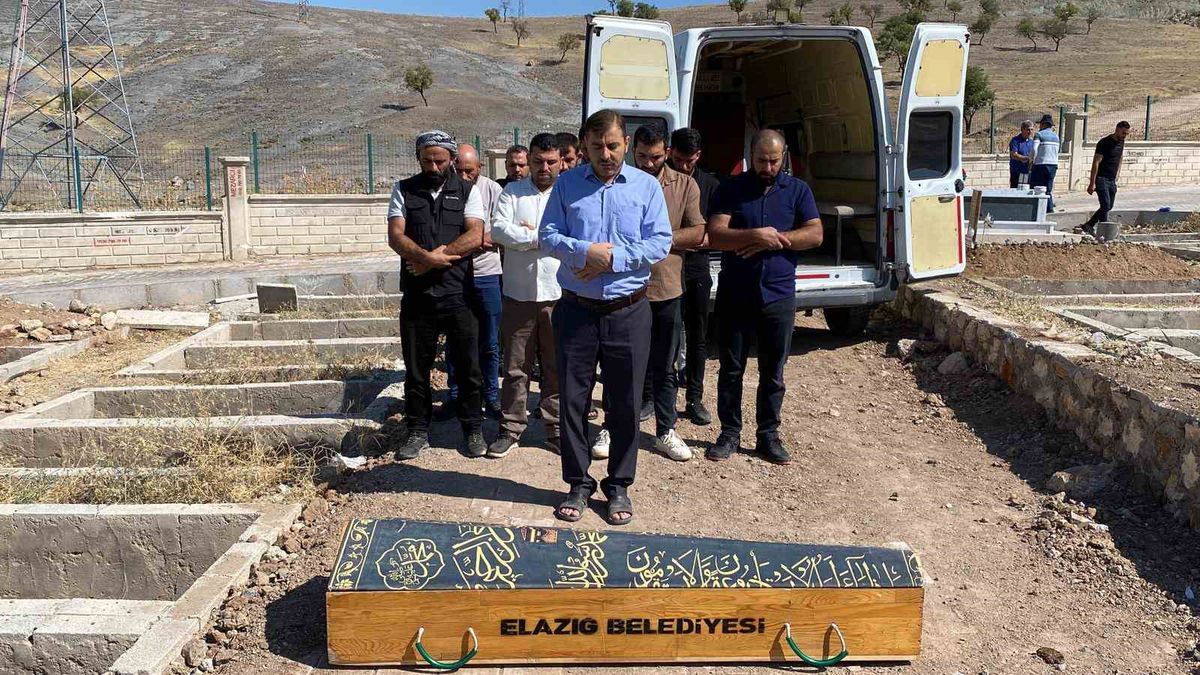 Piknikte Yıldırım Çarpan 10 Yaşındaki Kız Hayatını Kaybetti