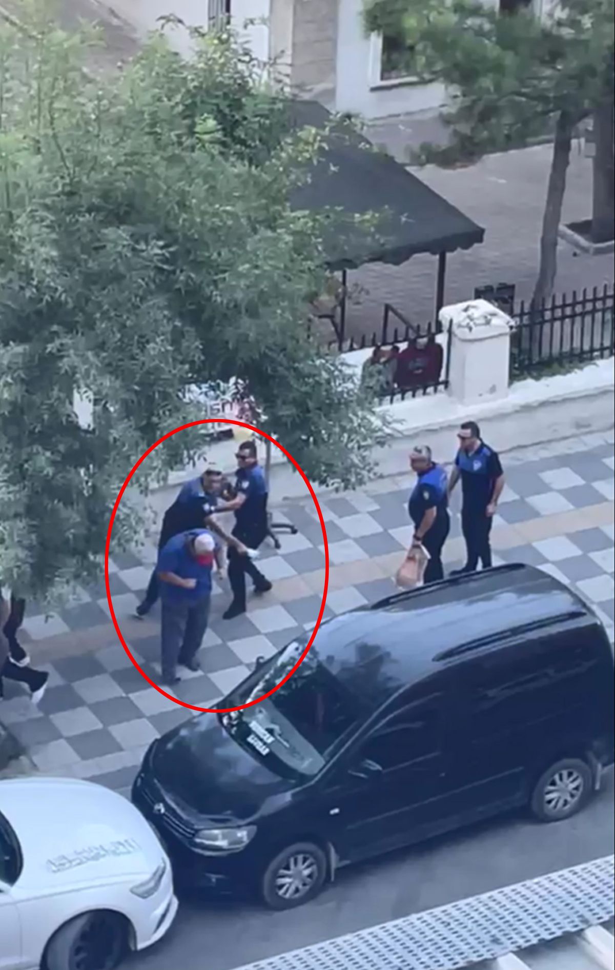 Zabıtanın Engelli Satıcıya Saldırısı Tepki Çekti: Görevden Uzaklaştırma