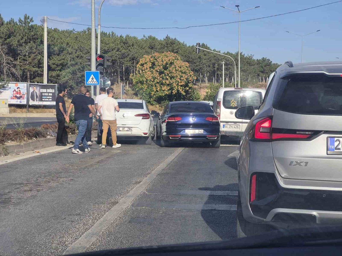Eskişehir'de 3 Araçlı Kazada Maddi Hasar