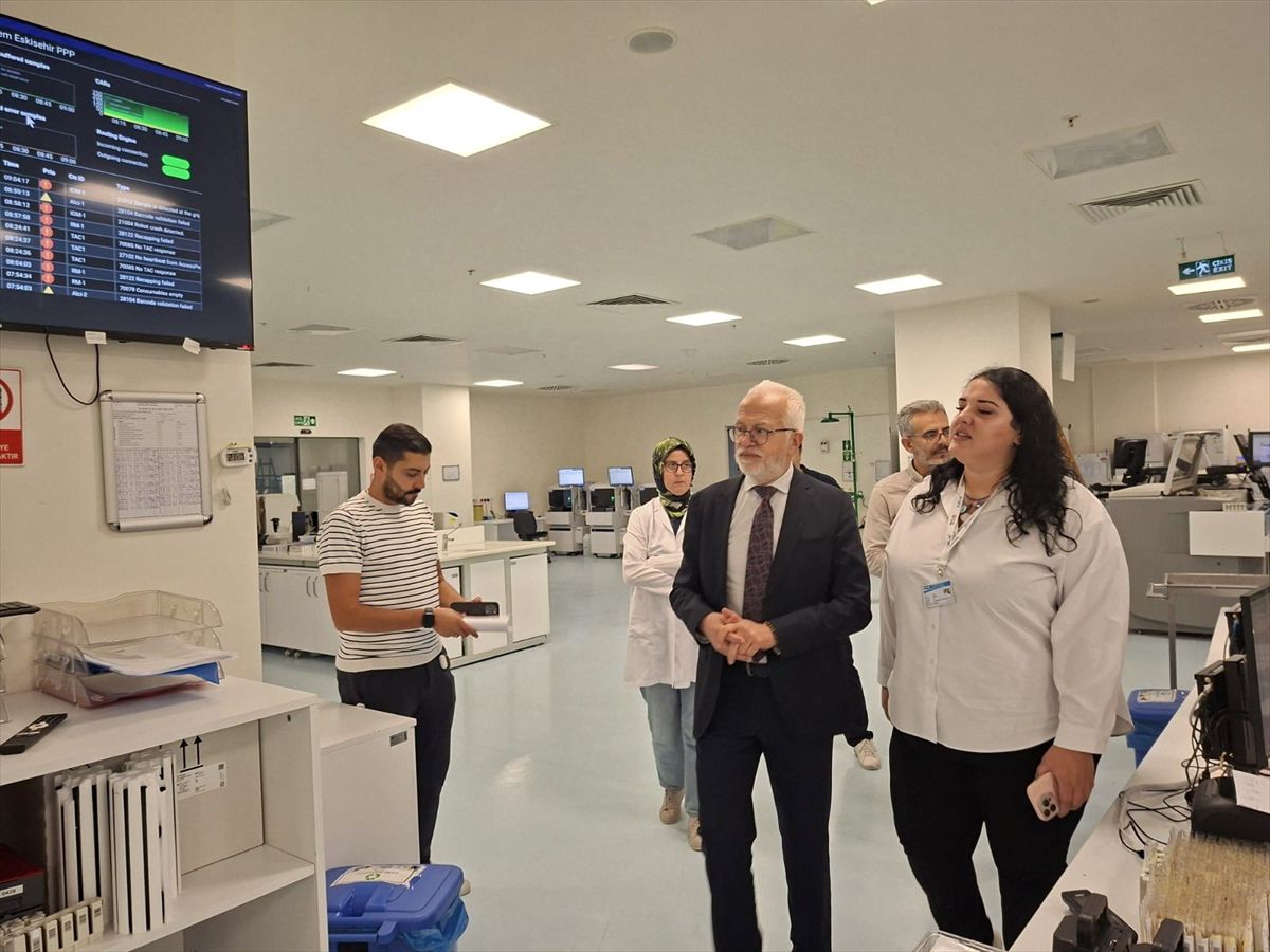 Eskişehir'de Sağlık Müdürü Laboratuvarları İnceledi