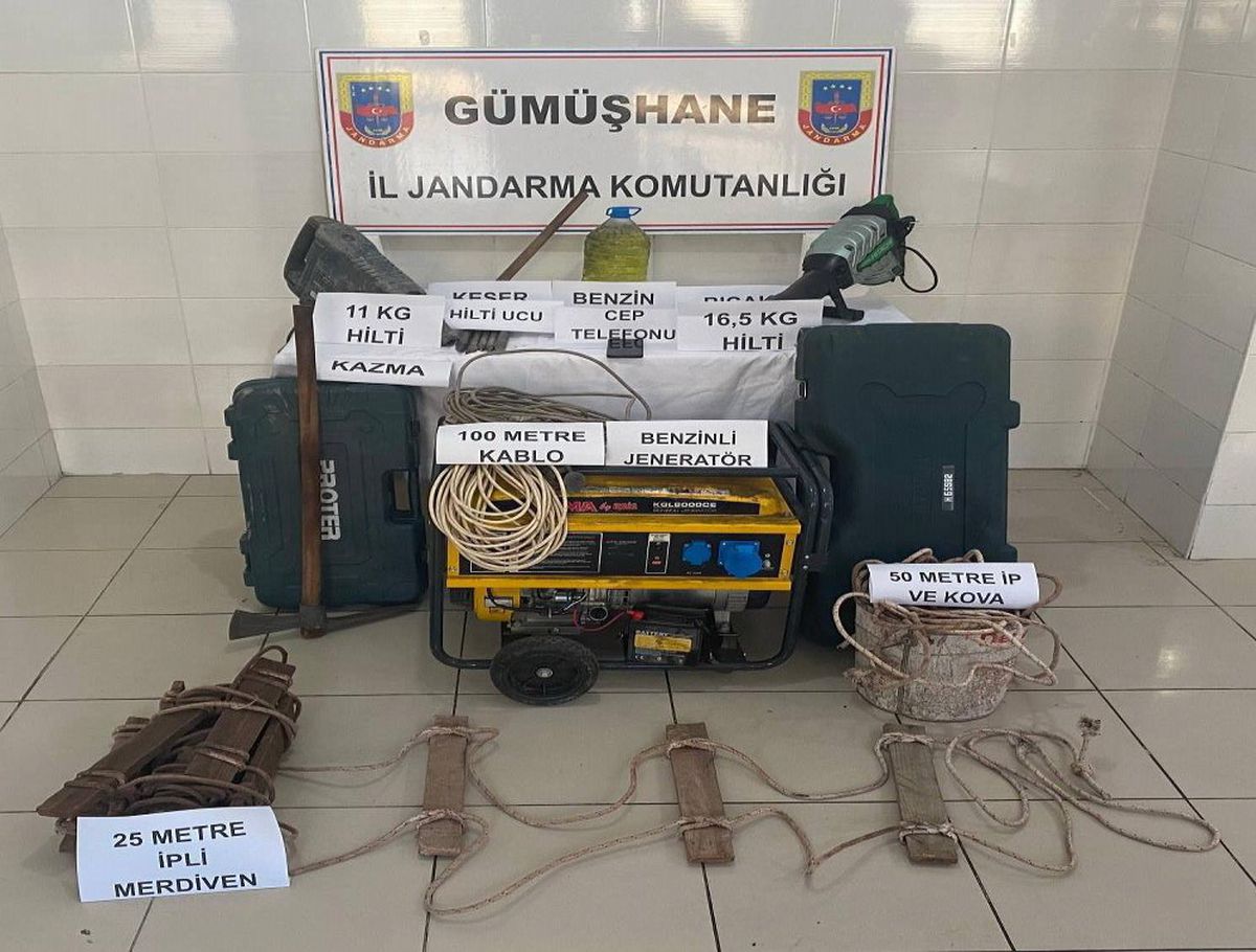 Şiran'da İzinsiz Kazı Yapan 3 Kişi Suçüstü Yakalandı