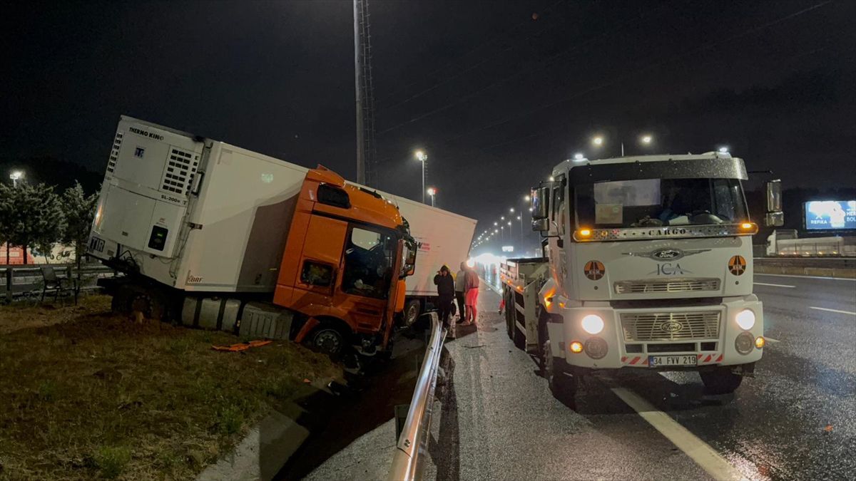 İstanbul'da sağanak trafik kazalarını tetikledi