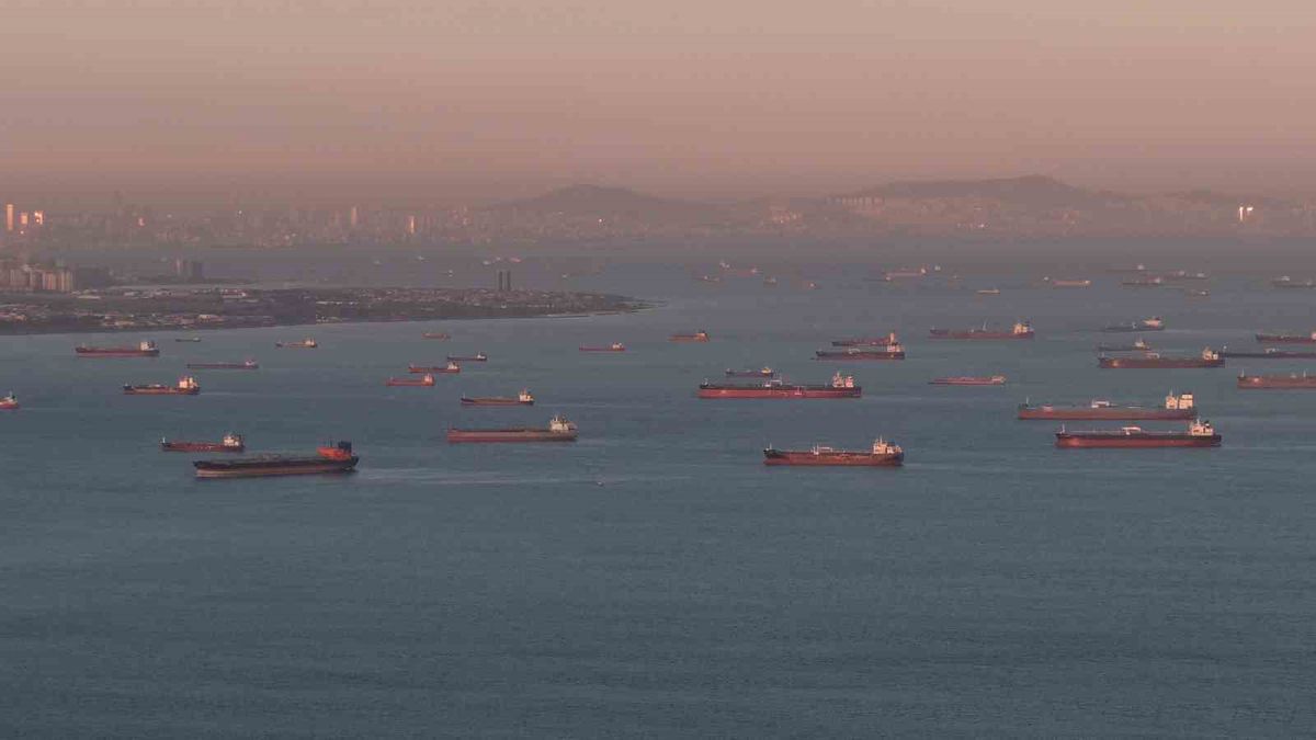 İstanbul açıklarında tanker parkı