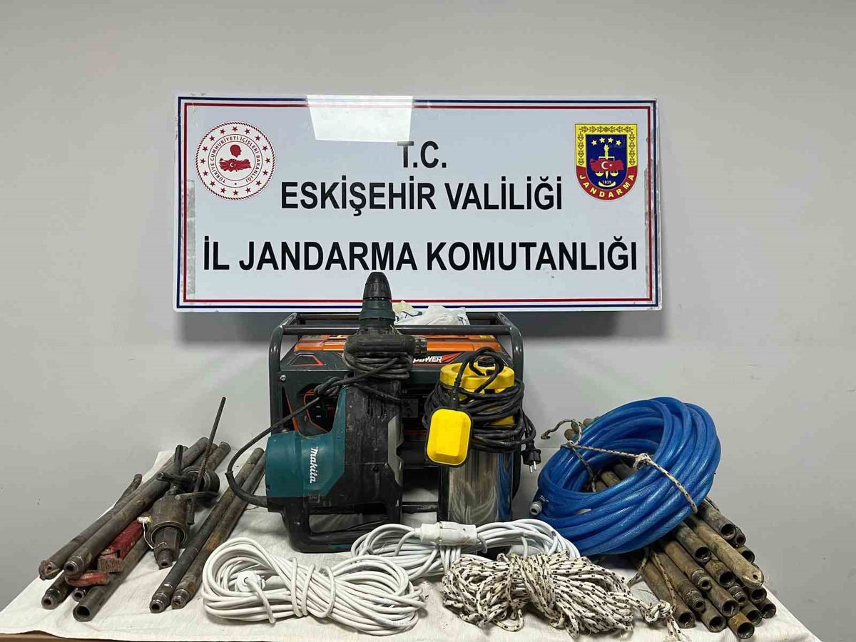 Eskişehir'de Kaçak Kazı Operasyonu: 5 Şüpheli Suçüstü Yakalandı